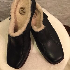 EUC Ugg Black Leather Slides Womens 7